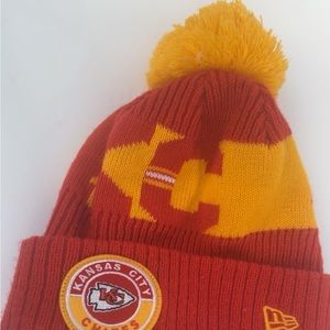New Era Red Chiefs Beanie
